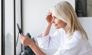 Выглядеть моложе ровесниц: 3 упражнения для мгновенной подтяжки овала лица