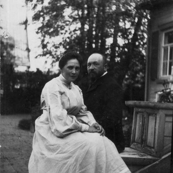 «27 декабря 1907 года, через пять лет после свадьбы, моя мать умерла, проболев три дня воспалением легких; тогда не было тех средств, которые сейчас побеждают эту болезнь. Свершилось это в Москве, в доме Самариных на Поварской. Всей семьей мы ехали на рождественские праздники в Абрамцево к бабушке. Проездом остановились в Москве. Как вихрь налетела болезнь и смерть», — рассказывала в мемуарах Елизавета Чернышева-Самарина | Источник: из собрания Музея-заповедника «Абрамцево»