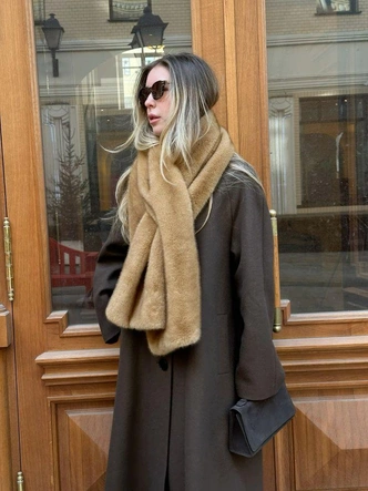 Как стилизовать самые акцентные вещи сезона: леопардовые шубы, укороченные перчатки и меховые аксессуары