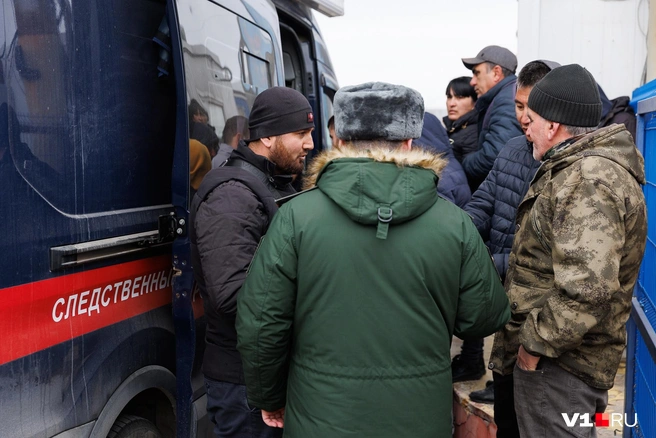 У граждан неславянской внешности проверяли документы | Источник: Алексей Волхонский / V1.RU