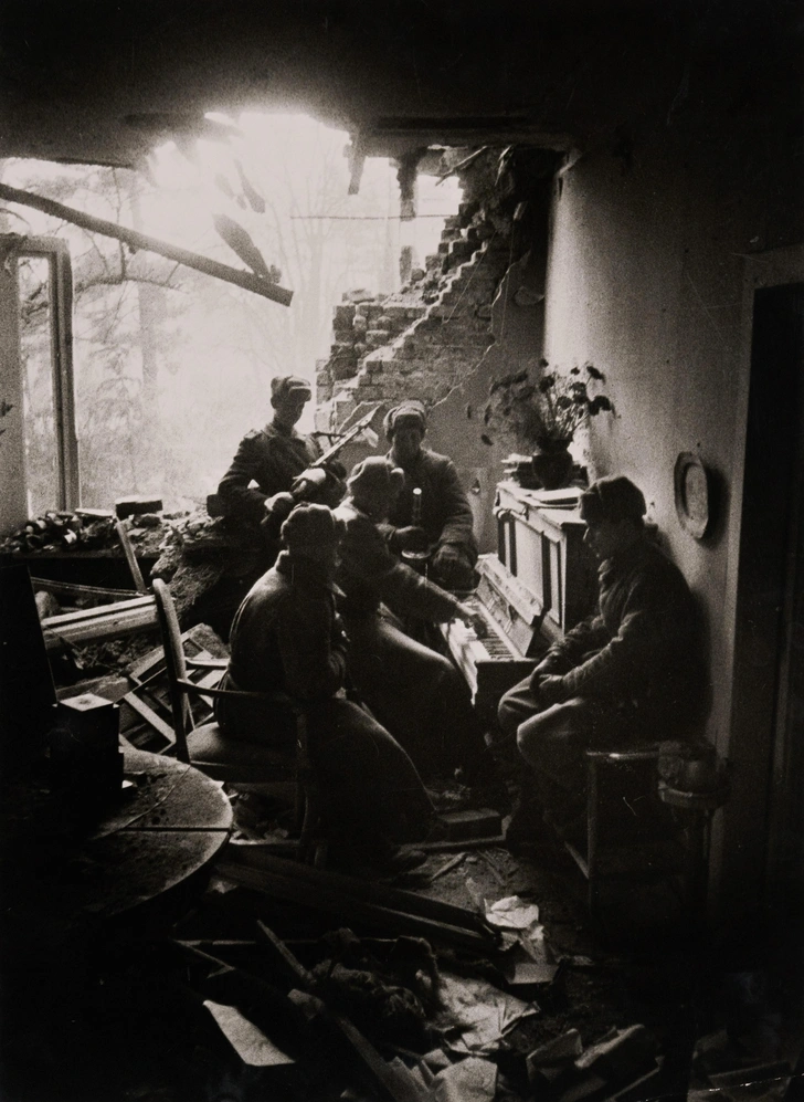 Д. Бальтерманц. «Чайковский…». Германия, 1945. Желатиносеребряный отпечаток. | Источник: пресс-служба выставки