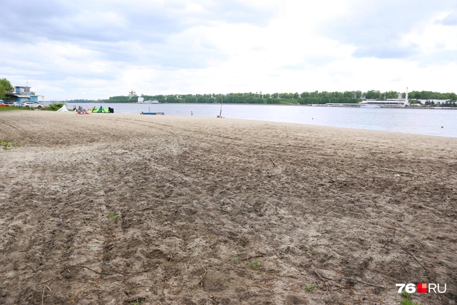 Чем дальше от воды — тем грязнее песок | Источник: Алёна Косточкина