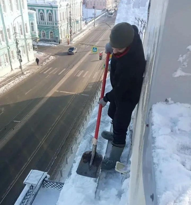 Крыши&nbsp;— самый распространенный заказ в этом сезоне | Источник: сайт объявлений