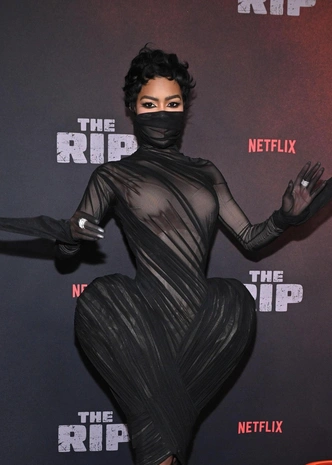 20 лучших выходов звезд в январе — от красных дорожек до стритстайла 20 лучших выходов звезд в январе — от красных дорожек до стритстайла