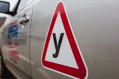 Работу читинской автошколы приостановили из-за нарушений