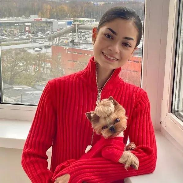 «Знаю, человек мучается»: Валуев, Навка, Костомаров, Тарасова вступились за Аделию Петросян после провала на Олимпиаде