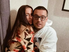На кого больше похожа? Жена Гуфа уже не прячет лицо дочери