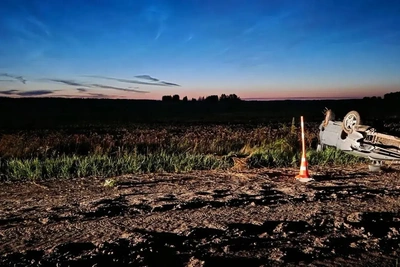 Смертельное ДТП под Тюменью: водитель погиб, пассажир уснул в канаве