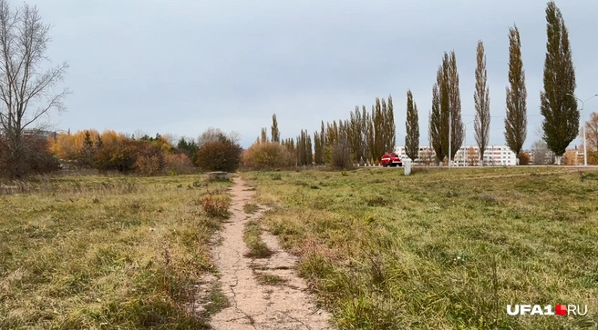 Грузовик мчится обратно в Зону отчуждения — там пожарная часть | Источник: Булат Салихов / UFA1.RU