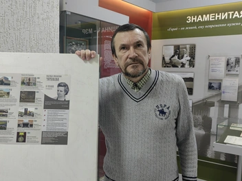 Краевед Игорь Канаев изучает биографию Надежды Николаевны | Источник: Кристина Мельникова / YA62.RU