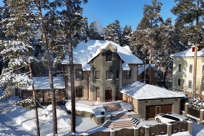 Элитный особняк с выходом в бор продается в Барнауле