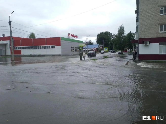 Центр Верхних Серёг в воде | Источник: читатель E1.RU