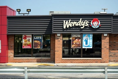 Менеджера Wendy’s уволили после инцидента с сотрудником