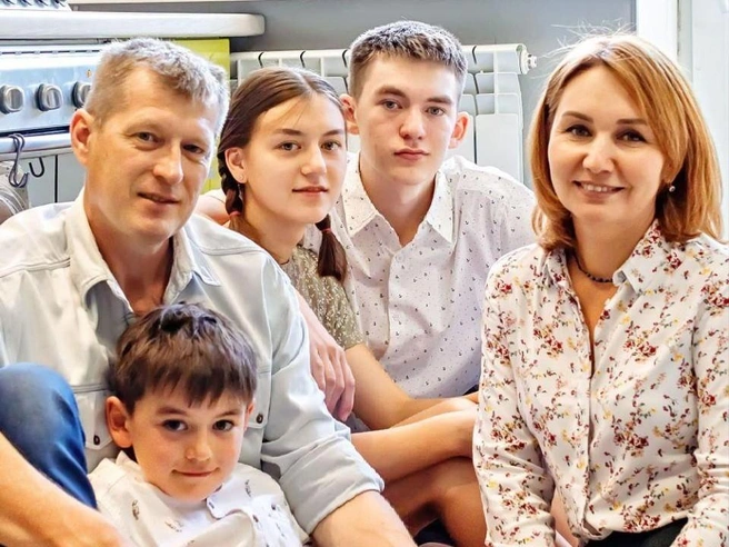 Семья из Магнитогорска раскрыла секрет сыродавленного масла. Уверяют: такой продукт не сравнится по вкусу с магазинным и обладает полезными свойствами | Источник: семейный архив Бурковых