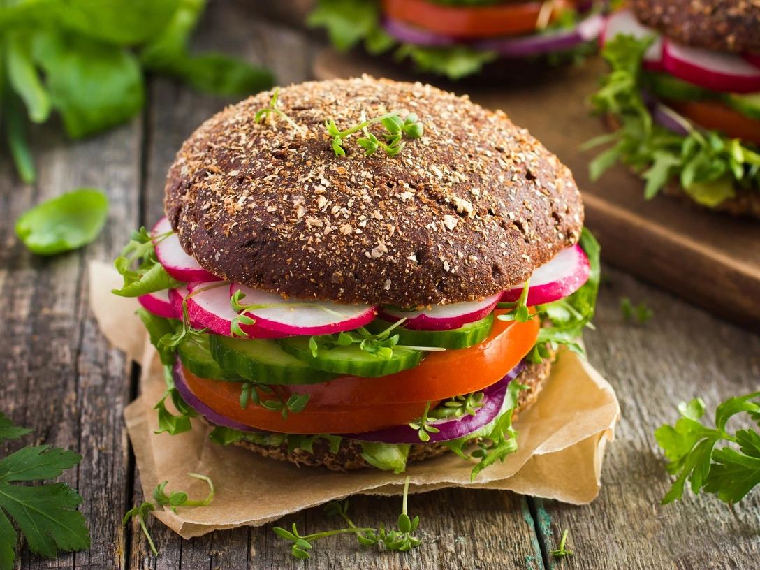 Сытно и вкусно: 5 полезных рецептов фастфудов, которые помогут вам похудеть | marieclaire.ru