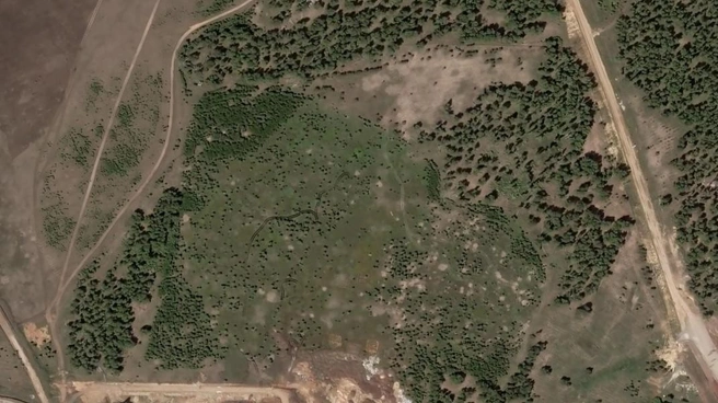 «Саммит» в 2015-м и 2025-м | Источник: Google Earth