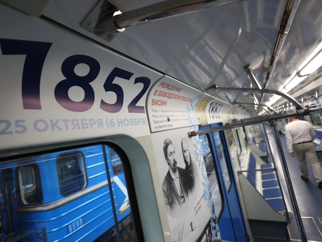 Оформление затронуло как внешнюю, так и внутреннюю часть вагонов. | Источник: Владислав Лоншаков / E1.RU