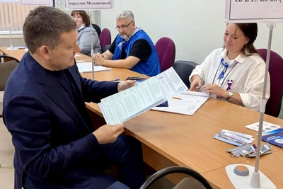 Сенатор Журавлев проголосовал на выборах в Костроме