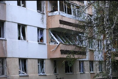 Фото многоэтажки в Нижнекамске после атаки БПЛА