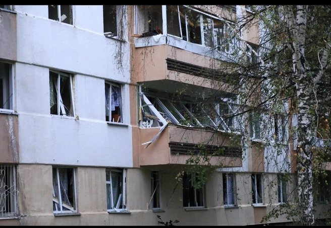 Жить в пострадавшей при атаке в Нижнекамске многоэтажке сейчас нельзя | Источник: Правительство Республики Татарстан / vk.ru