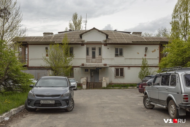За здание готовы были заплатить 100 триллионов рублей, а сейчас продают за 24 миллиона | Источник: Константин Завриков / V1.RU