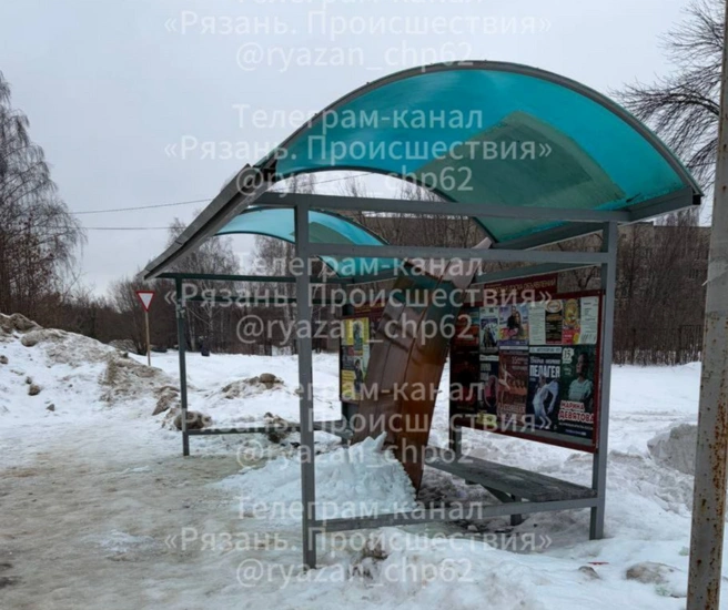 Фотографии с остановки появились еще позавчера | Источник: Рязань. Происшествия / Telegram