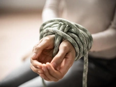 Кормили объедками, приковывали наручниками и избивали: жуткие истории девушек, сбежавших из рабства в Мьянме