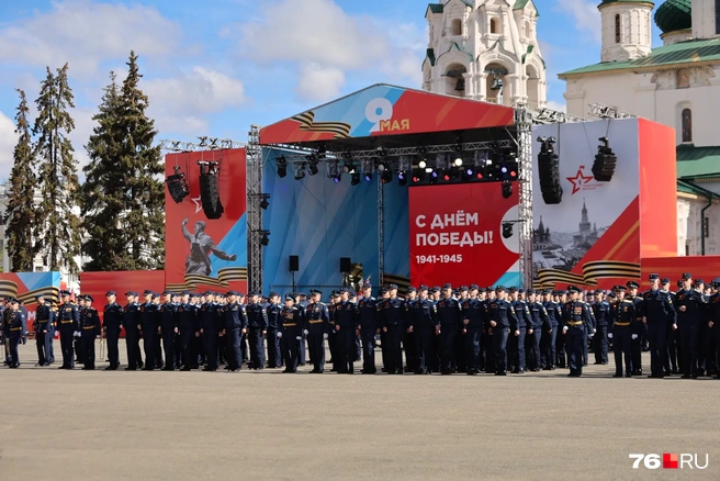 Торжественные мероприятия прошли утром на Советской площади | Источник: Александр Куренной / 76.RU