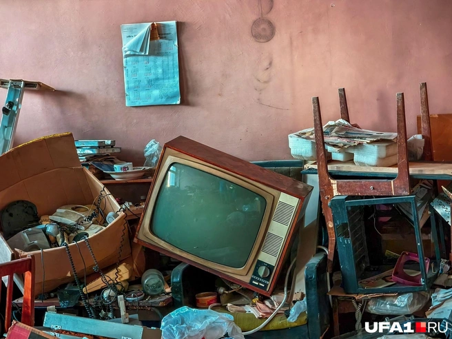 И прочая ненужная техника в одном из кабинетов | Источник: Булат Салихов / UFA1.RU