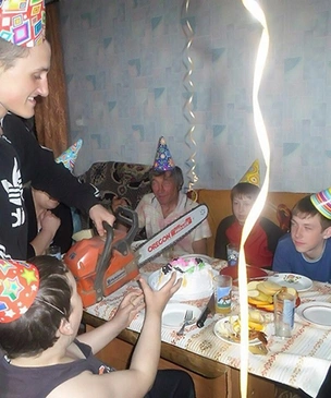 «Никто не гуляет так, как русские!»: иностранцы собрали галерею наших пьянок