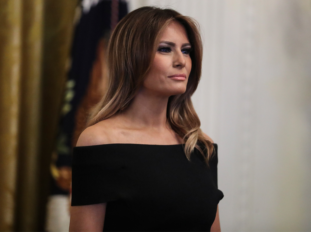 Последний «странный» наряд Мелании Трамп в 2018 году | marieclaire.ru