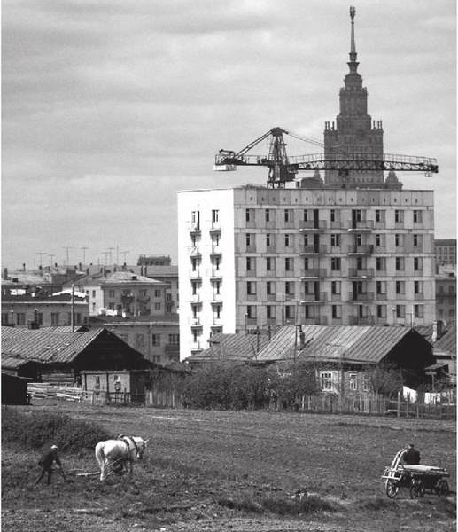 Город для одинаковых: что общего у завода Форда и советской «хрущевки»