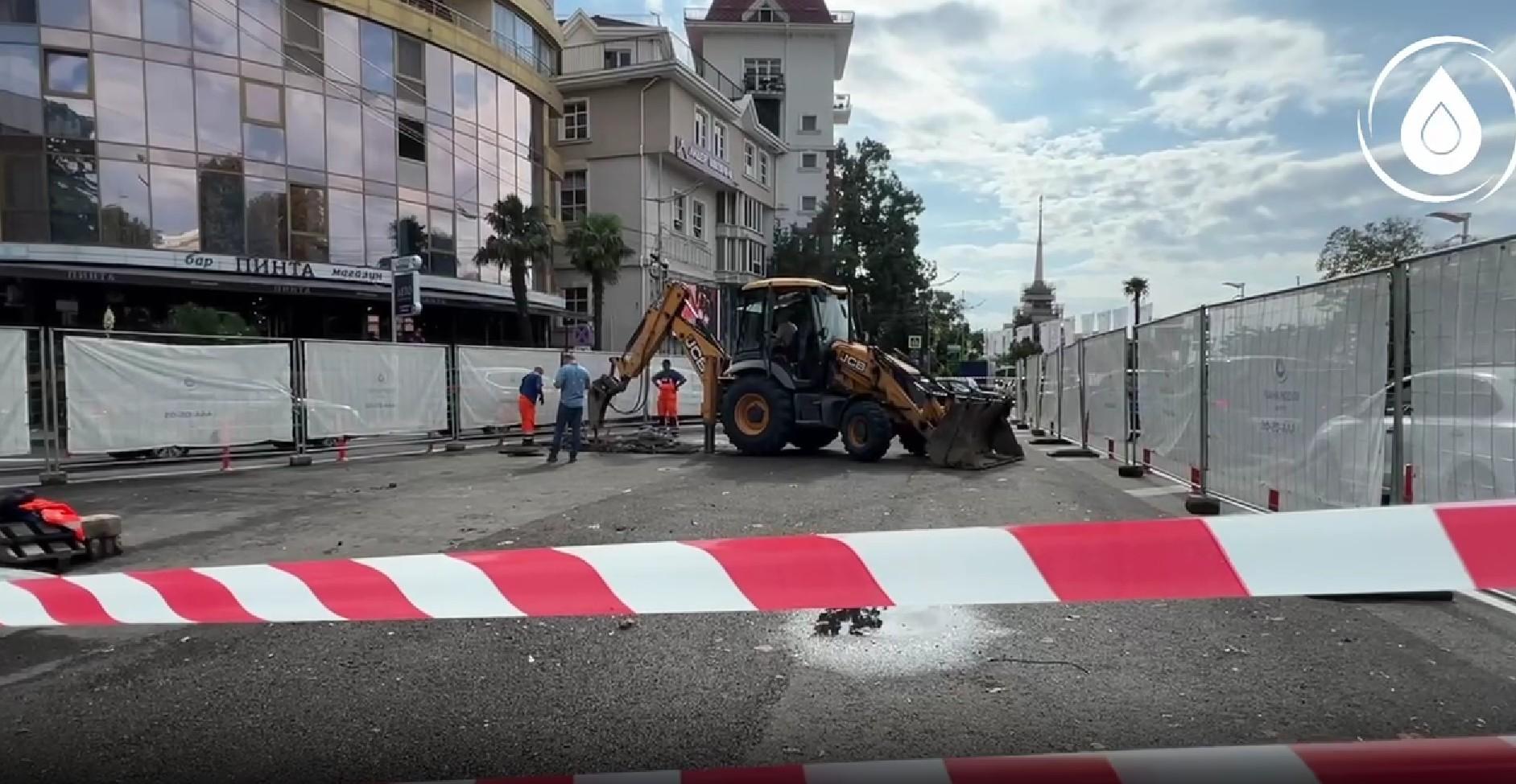 В Сочи ремонтируют водовод, позволящий закольцевать абонентов в случае аварии