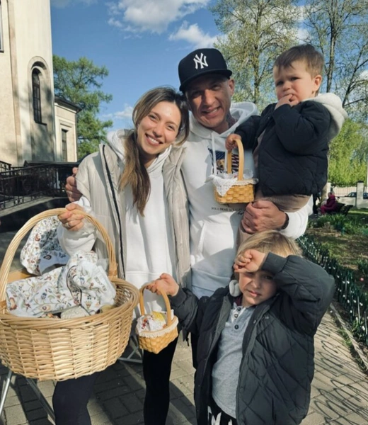 Регина Тодоренко и Влад Топалов с детьми | Источник: Соцсети
