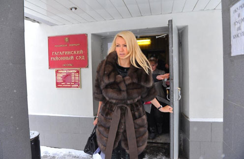 Яна Рудковская на выходе из Гагаринского суда