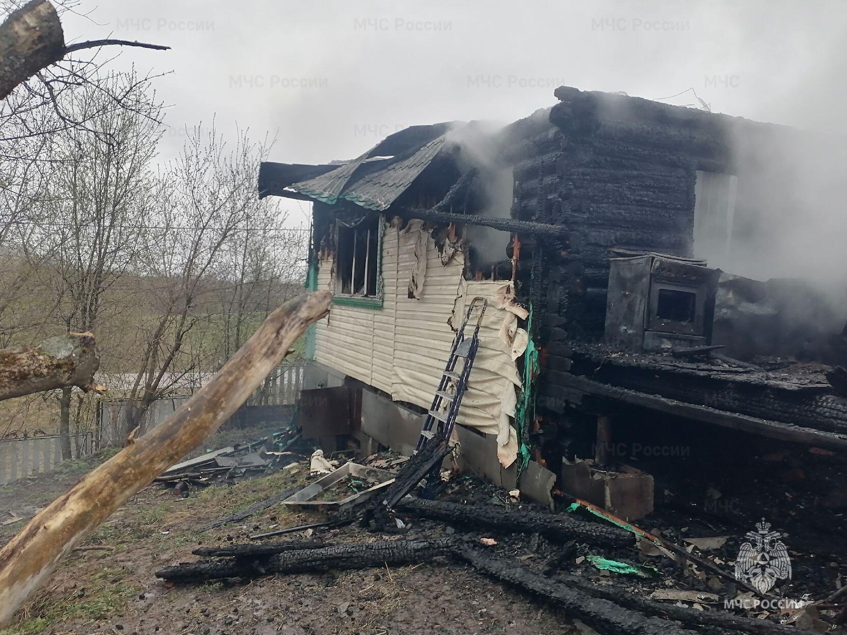 Подросток и его мать погибли на пожаре в Башкирии