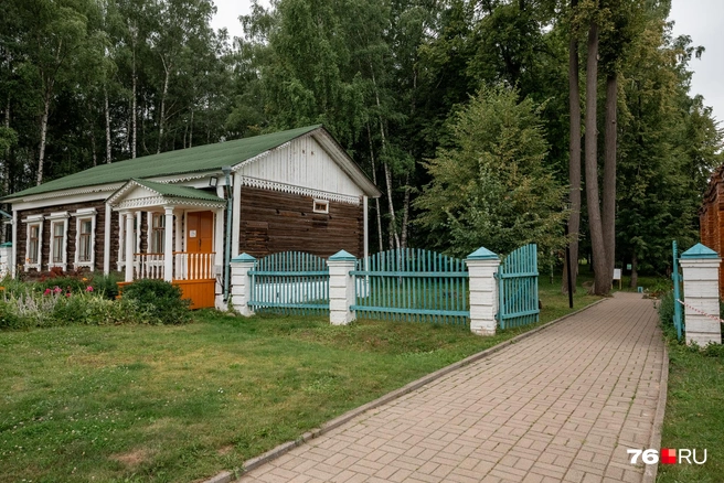 «Зеленый домик»&nbsp;— в нем жил младший брат поэта Николая Некрасова, а после&nbsp;— другие его родственники | Источник: Александр Куренной / 76.RU