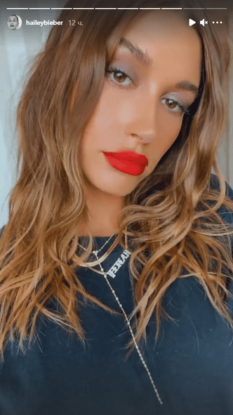 Трендовый осенний макияж с акцентом на губы: показывает Хейли Бибер