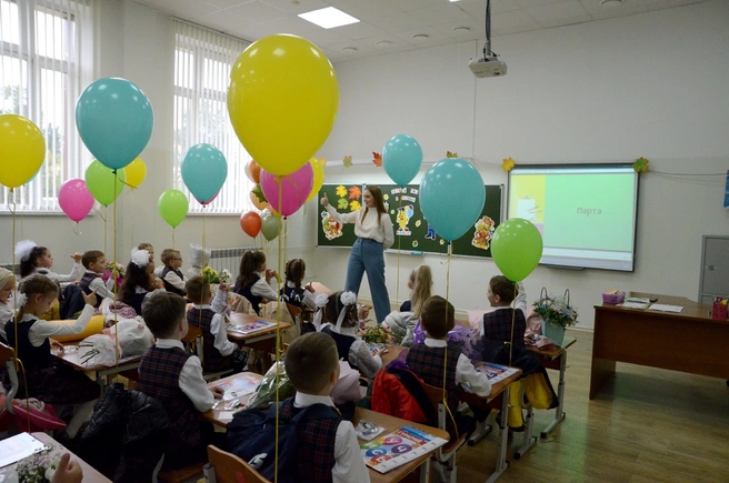 Для активных малышей в начальных классах есть динамические паузы&nbsp;— физкультминутки | Источник: Анастасия Матюшко