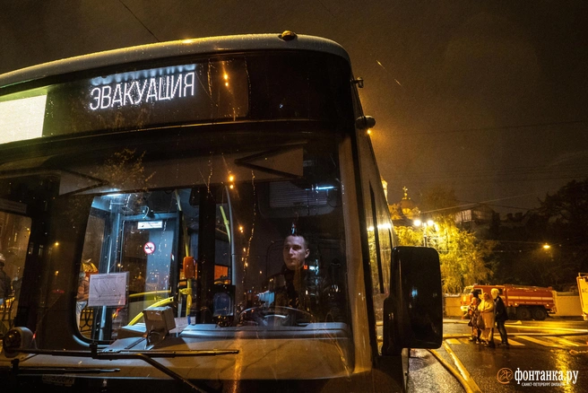 Жителей домов, поврежденных после атаки БПЛА на Волгоград, разместят в здании школы | Источник: Михаил Огнев / FONTANKA.RU