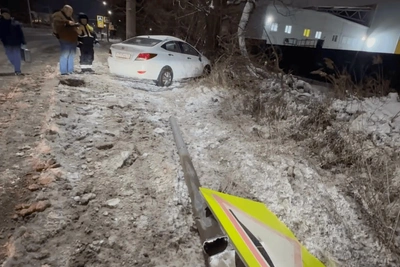 В Ярославле водитель снес знак и погиб в ДТП