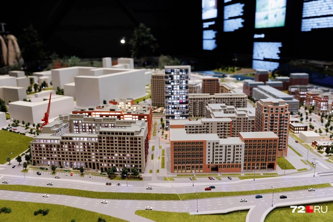 Посмотрите на крайний правый дом&nbsp;— он займет место центра | Источник: Ирина Шарова / 72.RU