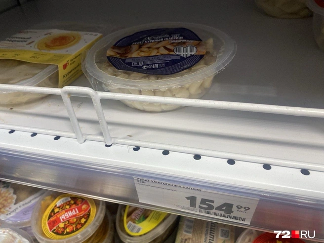 А что насчет куриного рулета с макаронами? Порция весом в 250 граммов стоит 155 рублей (или 620 рублей/килограмм) | Источник: 72.RU