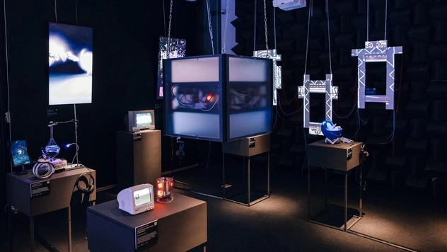 На Винзаводе проходит выставка молодых медиахудожников от Generative Gallery