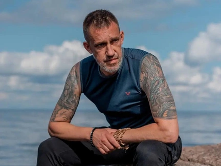 Находился в розыске, участвуя в «Битве экстрасенсов». Маг или серийный мошенник Максим Левин