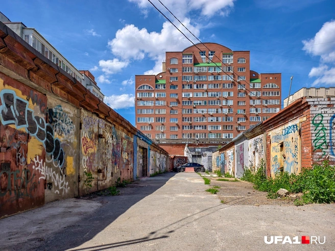 Это в том же дворе, кстати говоря | Источник: Булат Салихов / UFA1.RU