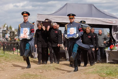 Прощание с погибшими при атаке БПЛА супругами в Волгограде