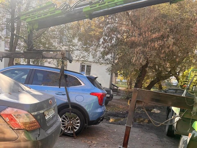 Через неделю после начала использования новенький Haval забрали на эвакуаторе | Источник: читательница E1.RU Екатерина