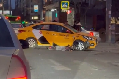 Такси и самокат столкнулись в Челябинске