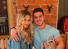 Африкантова обвинила Капаклы в побоях: «Сказала, что упала в ванной, а на деле Рома тащил меня по полу»